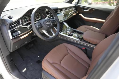 2025 Audi Q7 45 Premium Plus
