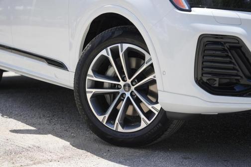 2025 Audi Q7 45 Premium Plus