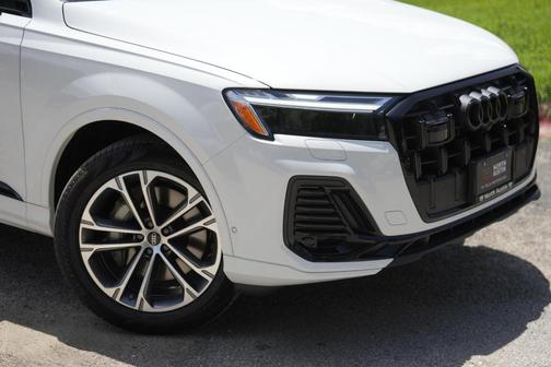2025 Audi Q7 45 Premium Plus