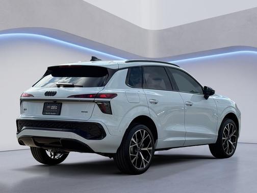 Glacier White Metallic 2026 Audi Q3 S line