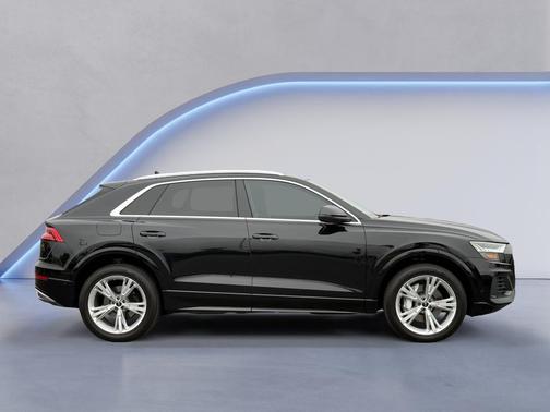 Mythos Black Metallic 2023 Audi Q8 55 Premium