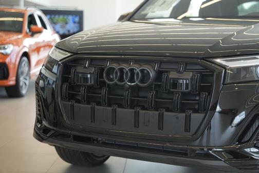 2025 Audi Q7 55 Premium Plus