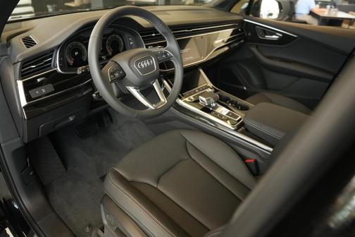 2025 Audi Q7 55 Premium Plus