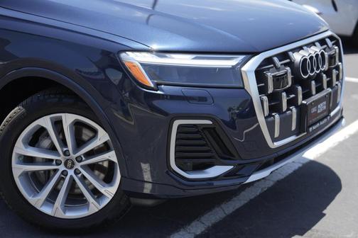 2025 Audi Q7 45 Premium Plus