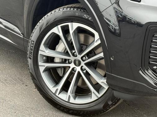 2026 Audi Q7 45 Premium