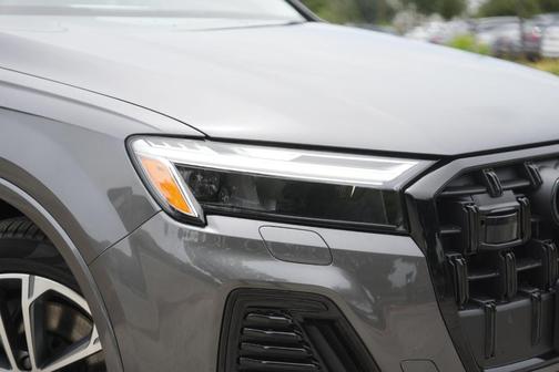 2025 Audi Q7 45 Premium