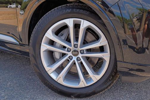 2025 Audi Q7 55 Premium