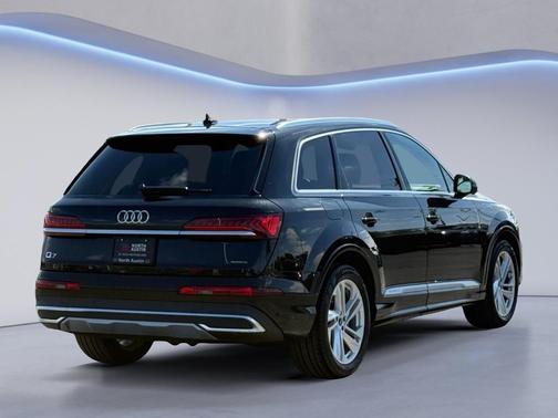 Mythos Black Metallic 2023 Audi Q7 55 Prestige