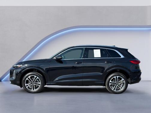 Mythos Black Metallic 2025 Audi Q5 2.0T quattro Premium