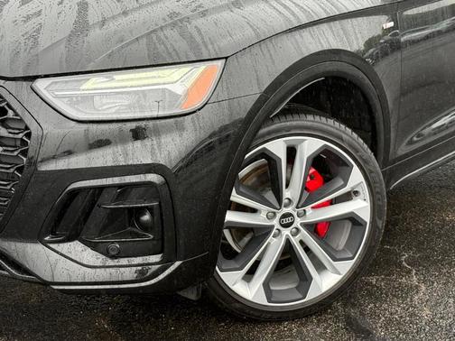 Mythos Black Metallic 2024 Audi Q5 45 S line quattro Premium