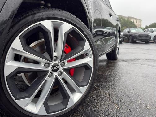 Mythos Black Metallic 2024 Audi Q5 45 S line quattro Premium