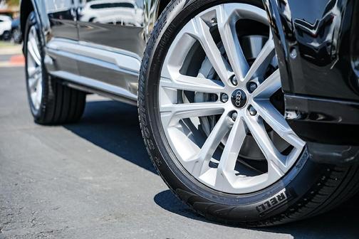 2025 Audi Q7 55 Premium Plus