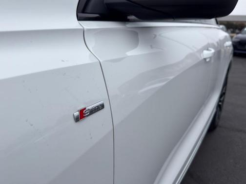 2023 Audi Q8 55 Premium Plus