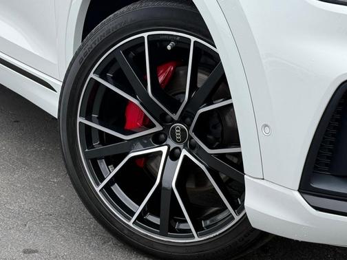 2023 Audi Q8 55 Premium Plus