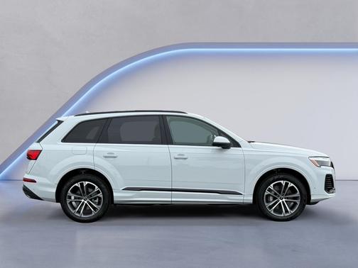 Glacier White Metallic 2026 Audi Q7 45 Premium