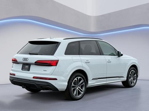 Glacier White Metallic 2026 Audi Q7 45 Premium