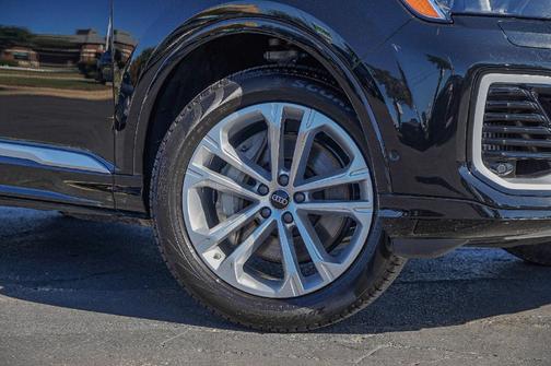 2025 Audi Q7 55 Premium Plus