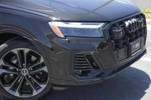 2025 Audi Q7 55 Premium Plus