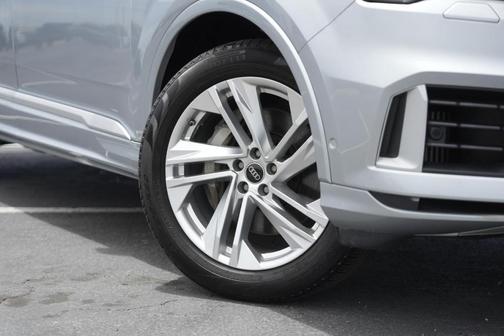 2023 Audi Q7 55 Premium Plus