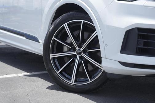 2022 Audi Q7 55 Prestige