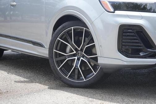 2025 Audi Q7 55 Premium Plus
