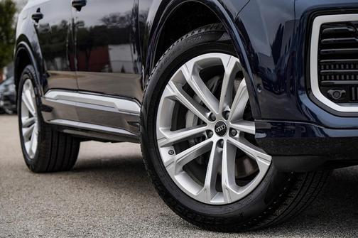 2025 Audi Q7 55 Premium Plus