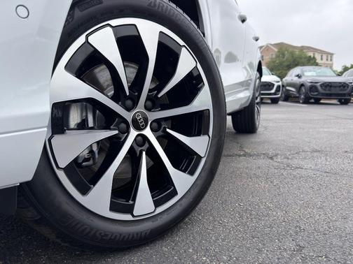 Glacier White Metallic 2026 Audi Q3 S line