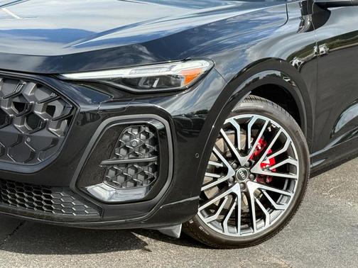 Mythos Black Metallic 2025 Audi SQ5 3.0T quattro Premium