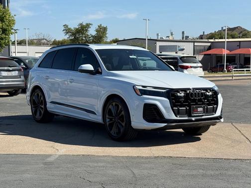White 2026 Audi Q7