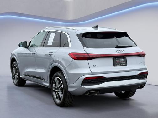 Florett Silver Metallic 2025 Audi Q5 2.0T quattro Premium