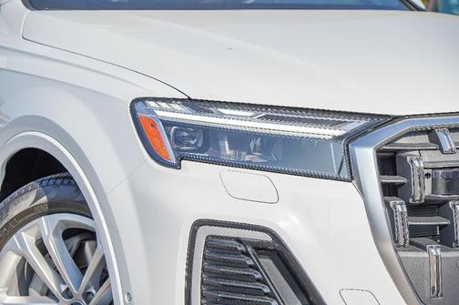 2025 Audi Q7 45 Premium Plus