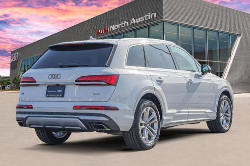 2025 Audi Q7 45 Premium Plus
