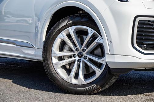 2025 Audi Q7 45 Premium Plus