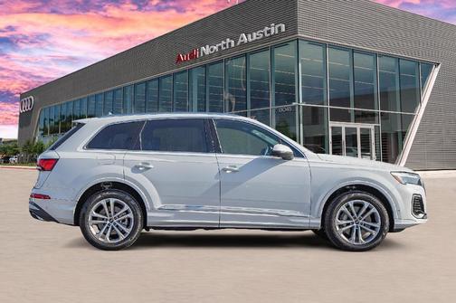 2025 Audi Q7 45 Premium Plus