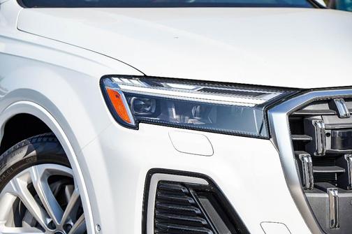 2025 Audi Q7 45 Premium Plus