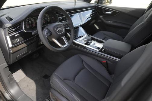 2025 Audi Q7 55 Premium Plus