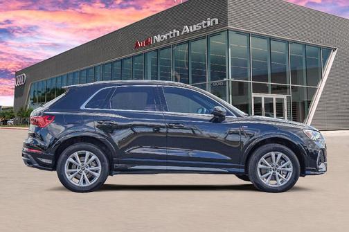2022 Audi Q3 45 S line Premium