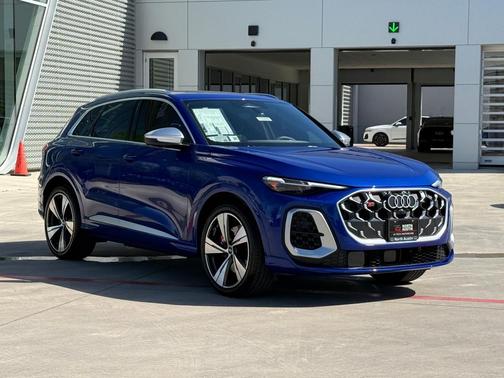 Ultra Blue Metallic 2026 Audi SQ5 3.0T Premium Plus