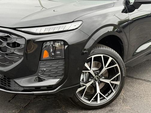 Mythos Black Metallic 2026 Audi Q3 S line