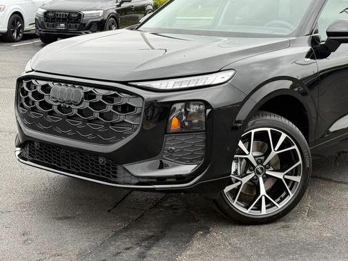 Mythos Black Metallic 2026 Audi Q3 S line
