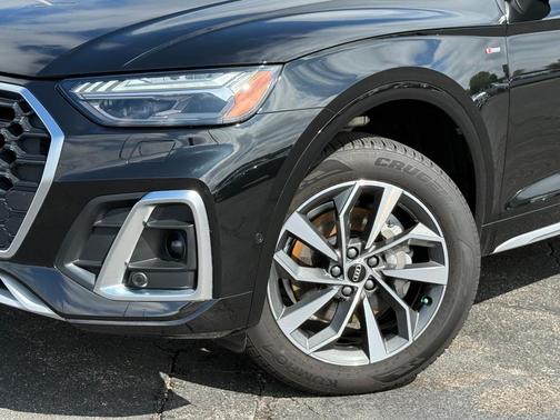 Mythos Black Metallic 2024 Audi Q5 45 S line quattro Premium