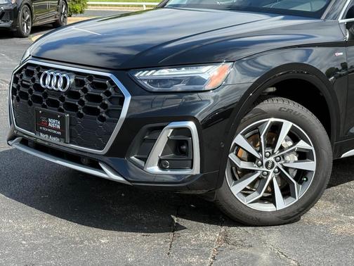 Mythos Black Metallic 2024 Audi Q5 45 S line quattro Premium