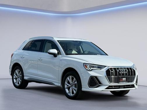 Glacier White Metallic 2025 Audi Q3 45 S line Premium