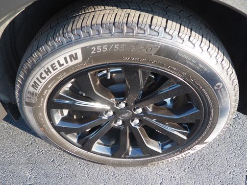 Photo 5 of 21 of 2020 Ford Explorer ST