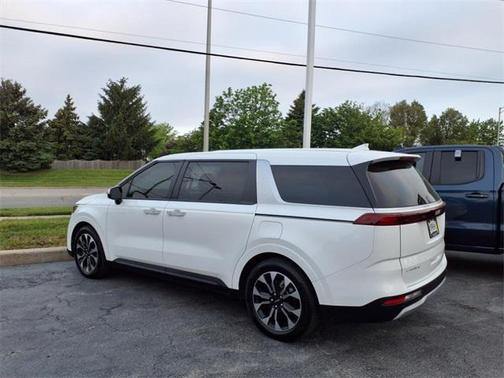 2024 Kia Carnival EX