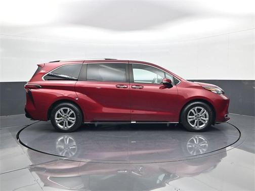 2022 Toyota Sienna Platinum 7 Passenger