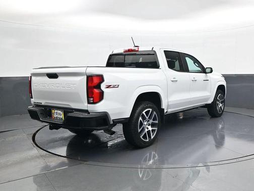 Summit White 2024 Chevrolet Colorado Z71