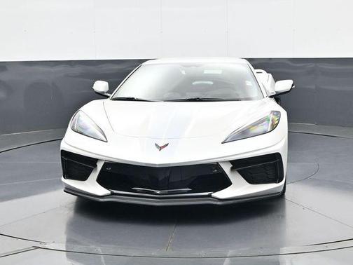 White Pearl Metallic Tricoat 2023 Chevrolet Corvette Stingray w/3LT
