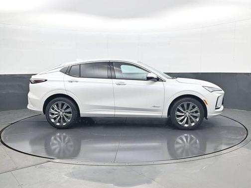 White Frost Tricoat 2026 Buick Envista Avenir FWD