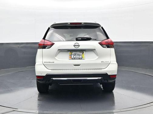 Pearl White Tricoat 2019 Nissan Rogue SL